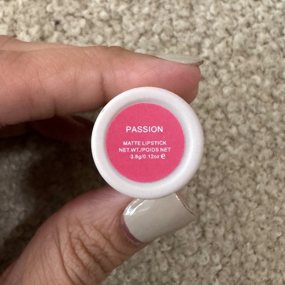 Mellow Cosmetics "Passion" lipstick - Picture 4 of 9